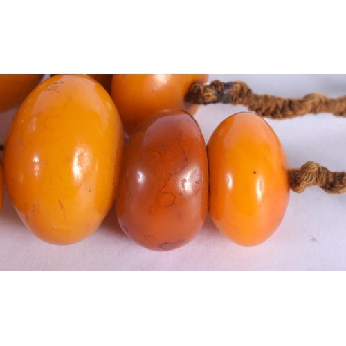 384 - A LARGE EARLY 20TH CENTURY CONTINENTAL AMBER BOULDER NECKLACE. 600 grams. 60 cm long, 601 grams, lar... 