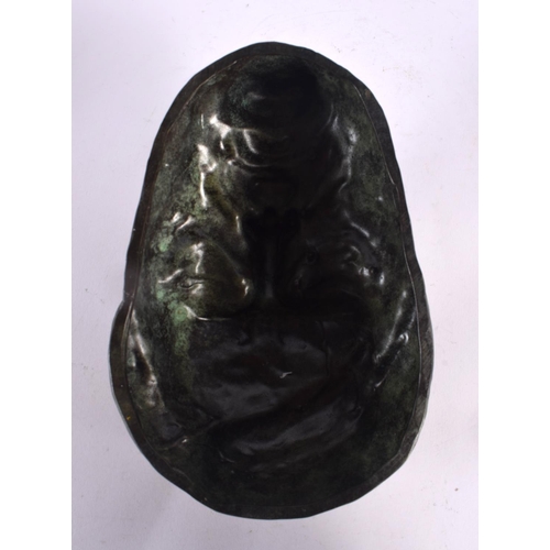 400 - A CONTEMPORARY BRONZE ADOLF HITLER DEATH MASK. 24 cm x 15 cm.