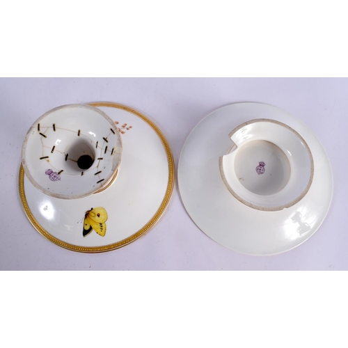 413 - FOUR ROYAL WORCESTER AESTHETIC MOVEMENT PORCELAIN TAZZA together with similar plates. Largest 21 cm ... 