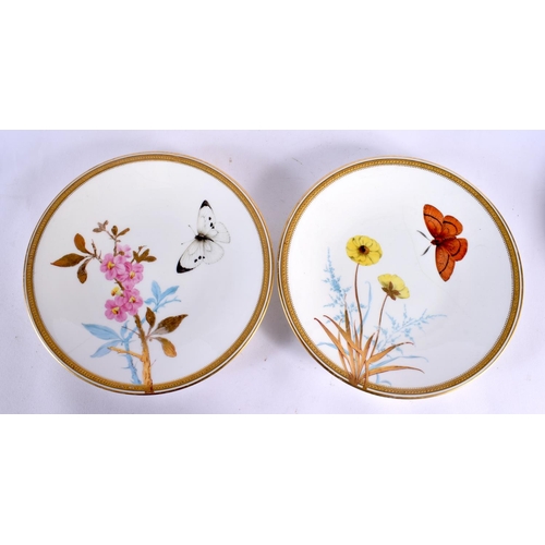 413 - FOUR ROYAL WORCESTER AESTHETIC MOVEMENT PORCELAIN TAZZA together with similar plates. Largest 21 cm ... 