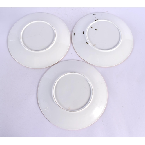 413 - FOUR ROYAL WORCESTER AESTHETIC MOVEMENT PORCELAIN TAZZA together with similar plates. Largest 21 cm ... 