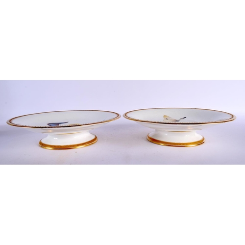 413 - FOUR ROYAL WORCESTER AESTHETIC MOVEMENT PORCELAIN TAZZA together with similar plates. Largest 21 cm ... 