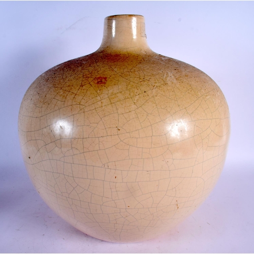 416 - A LARGE CONTEMPORARY CHINESE DESIGN GE TYPE POTTERY VESSEL. 34 cm x 22 cm.