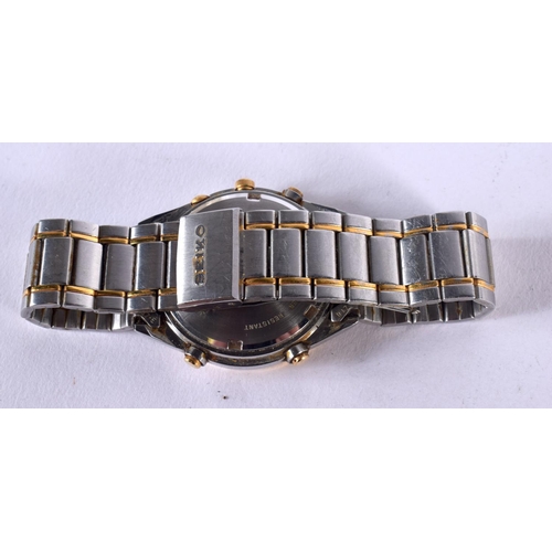 418 - A SEIKO CHRONOGRAPH WRISTWATCH. 3.5 cm wide.