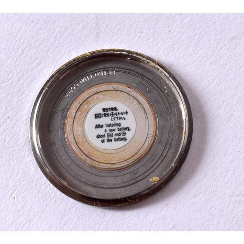 418 - A SEIKO CHRONOGRAPH WRISTWATCH. 3.5 cm wide.