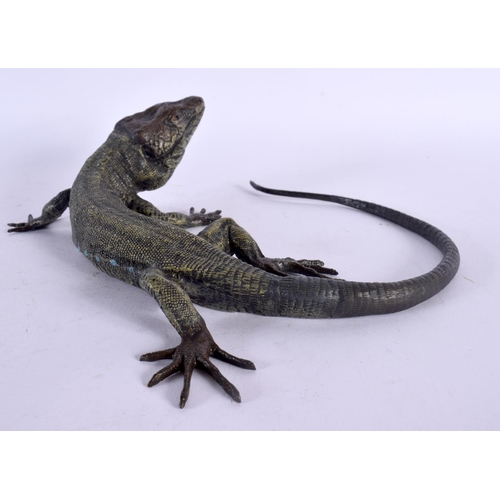 420 - A CONTEMPORARY COLD PAINTED BRONZE LIZARD. 20 cm x 15 cm.