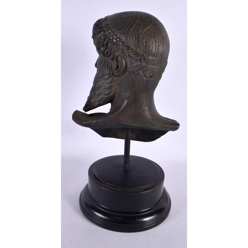 483 - A GRAND TOUR STYLE BUST After the Antiquity. 33 cm high.