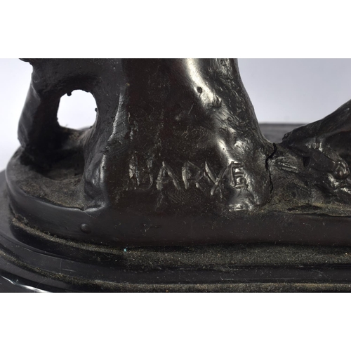 552 - A CONTEMPORARY BRONZE SCULPTURE OF HUNTING DOGS After Bayre. 30 cm wide.