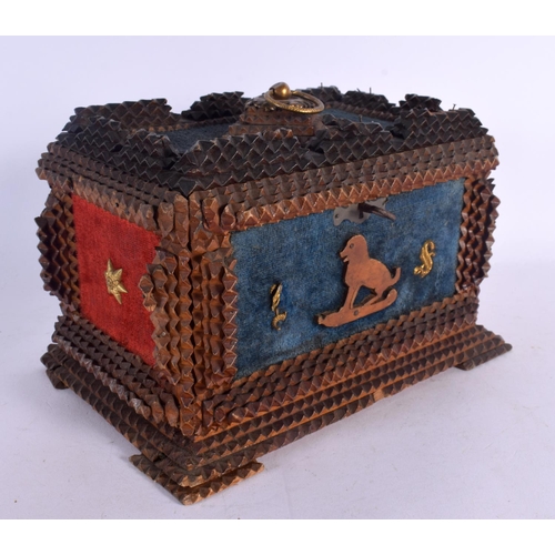 555 - A TRAMP ART CHIP CARVED CASKET. 22 cm x 15 cm.