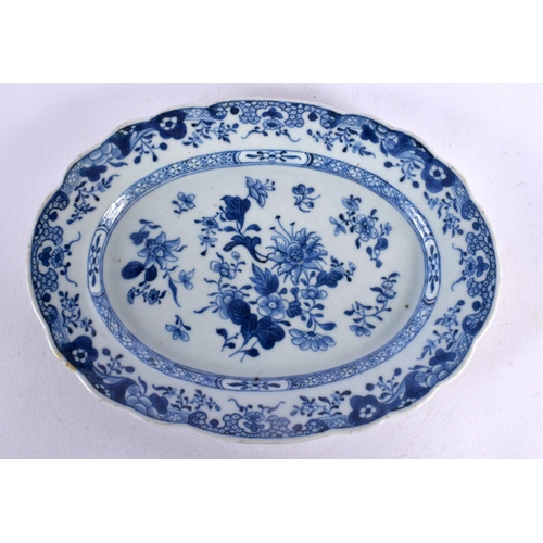 573 - AN 18TH CENTURY CHINESE EXPORT BLUE AND WHITE PORCELAIN DISH Qianlong. 23 cm x 15 cm.