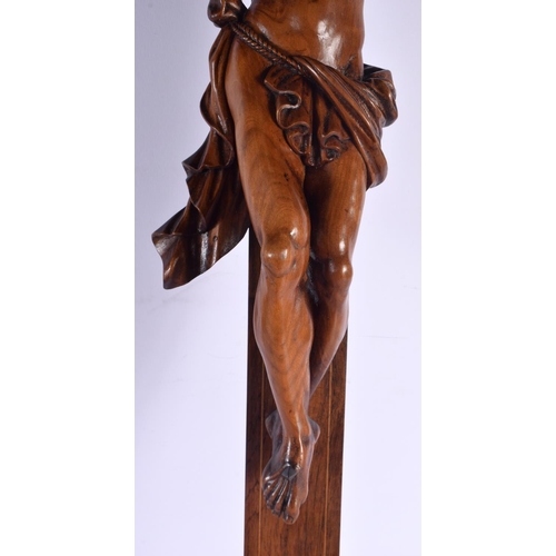 589 - A FINE 18TH CENTURY EUROPEAN CARVED FRUITWOOD CORPUS CHRISTI modelled upon a cross. 80 cm x 35 cm.