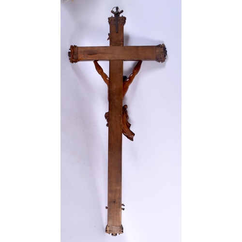 589 - A FINE 18TH CENTURY EUROPEAN CARVED FRUITWOOD CORPUS CHRISTI modelled upon a cross. 80 cm x 35 cm.