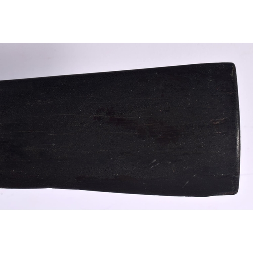 594 - A 19TH CENTURY FIJIAN CARVED HARDWOOD TRIBAL CLUB. 46 cm wide.