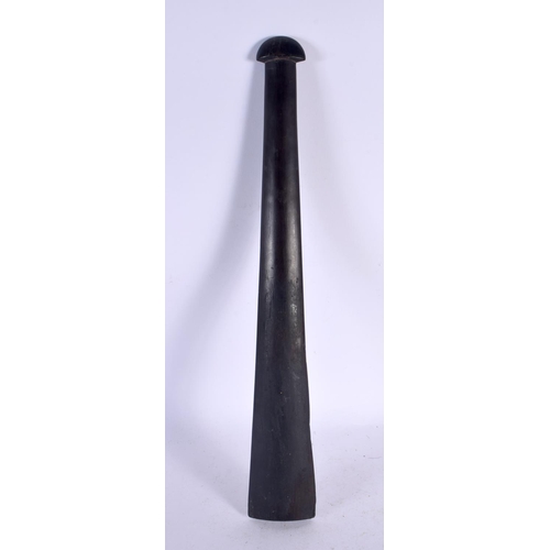 594 - A 19TH CENTURY FIJIAN CARVED HARDWOOD TRIBAL CLUB. 46 cm wide.