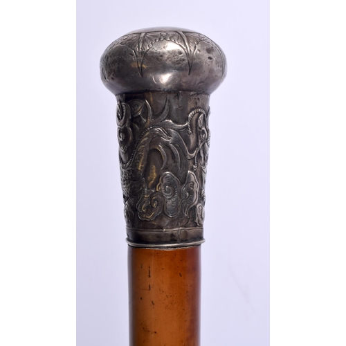 595 - A 19TH CENTURY CHINESE EXPORT SILVER MOUNTED MALACCA WALKING CANE. 90 cm long.