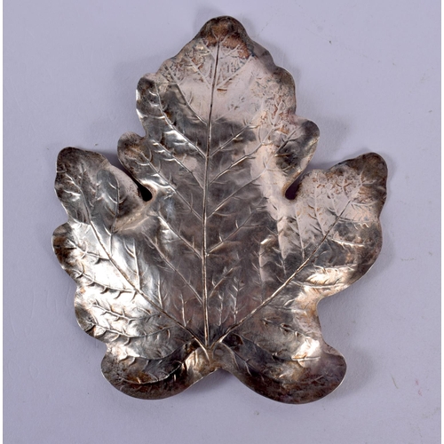 744B - A CONTINENTAL SILVER LEAF DISH. 35 grams. 12 cm x 10 cm.