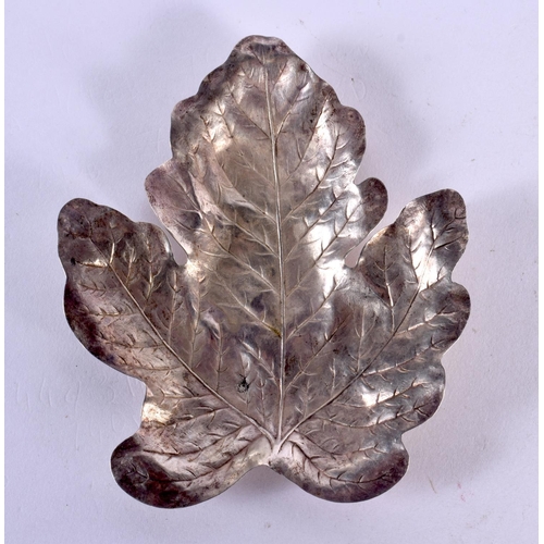 744B - A CONTINENTAL SILVER LEAF DISH. 35 grams. 12 cm x 10 cm.