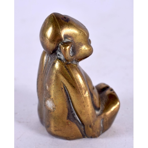 746G - A RARE EARLY 20TH CENTURY DRGM BRONZE BILLIKIN. 4 cm x 2 cm.