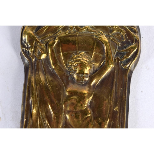 79 - A FINE ART NOUVEAU BRONZE PLAQUE depicting a winged male beneath a putti. 12 cm x 5 cm.