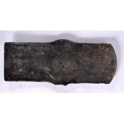 79 - A FINE ART NOUVEAU BRONZE PLAQUE depicting a winged male beneath a putti. 12 cm x 5 cm.