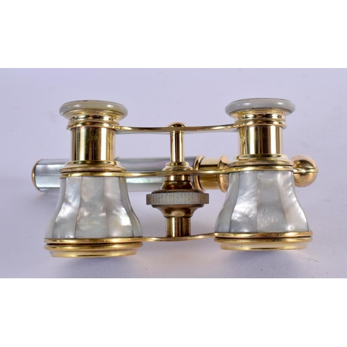 1271 - ANTIQUE FRENCH CHEVALIER MOTHER-OF-PEARL OPERA GLASSES.   4.4cm retracted, 5.4cm extended, handle 13... 