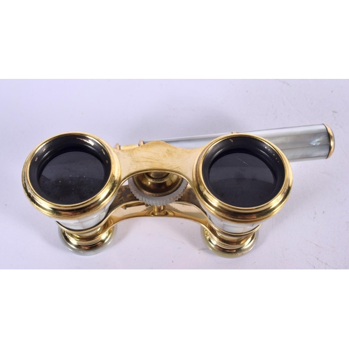 1271 - ANTIQUE FRENCH CHEVALIER MOTHER-OF-PEARL OPERA GLASSES.   4.4cm retracted, 5.4cm extended, handle 13... 