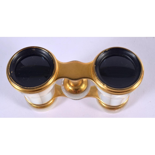 1273 - A CASED PAIR OF MOTHER-OF-PEARL OPERA GLASSES BY NEGRETTI & ZAMBRA. 5.8cm retracted, 7.5cm extended