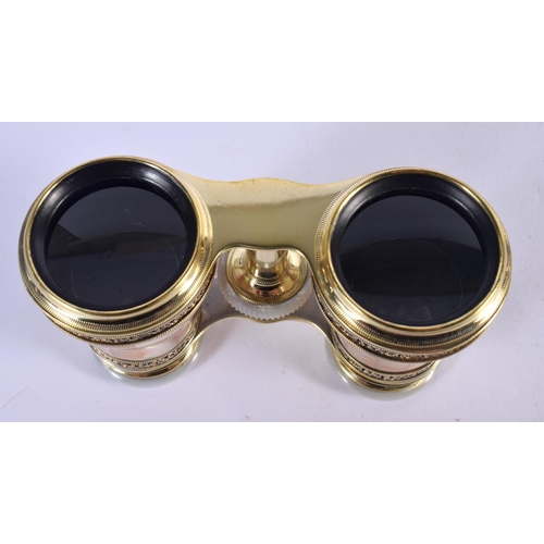 1276 - ANTIQUE PAIR OF MOTHER-OF-PEARL OPERA GLASSES.  6.1cm retracted, 8.4cm extended