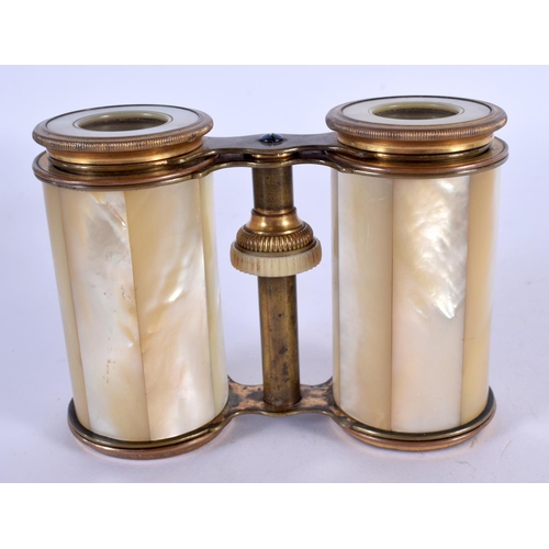 1277 - ANTIQUE PAIR OF MOTHER-OF-PEARL OPERA GLASSES.  7.4cm retracted, 10.5cm extended