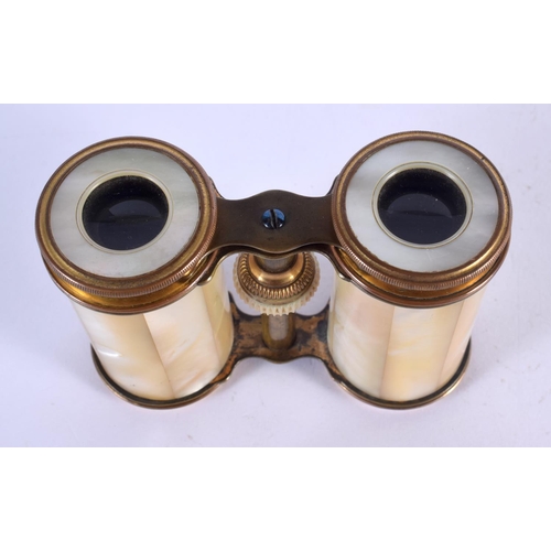 1277 - ANTIQUE PAIR OF MOTHER-OF-PEARL OPERA GLASSES.  7.4cm retracted, 10.5cm extended