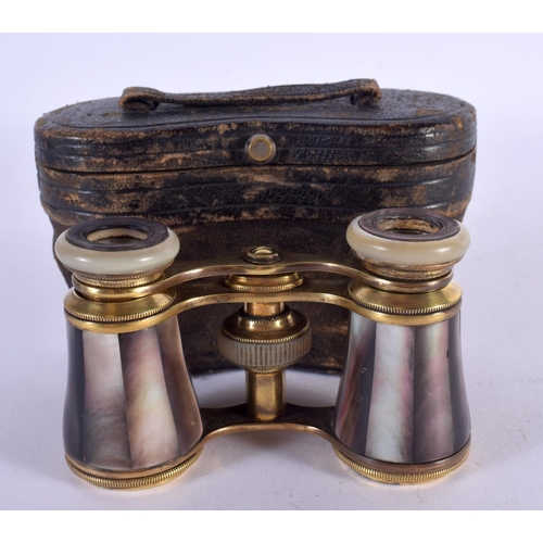 1279 - ANTIQUE CASED PAIR OF MOTHER-OF-PEARL OPERA GLASSES.  5.3cm retracted, 7.2cm extended