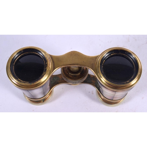 1279 - ANTIQUE CASED PAIR OF MOTHER-OF-PEARL OPERA GLASSES.  5.3cm retracted, 7.2cm extended