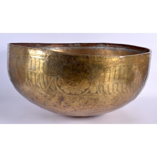 1553 - A 12TH / 13TH CENTURY CENTRAL ASIAN LARGE ENGRAVED CALLIGRAPHY BOWL hammered brass with engraved mot... 