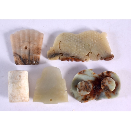 572 - A GOOD COLLECTION OF CHINESE ARCHAIC JADE CARVINGS Warring States and Later, including plaques, bang... 