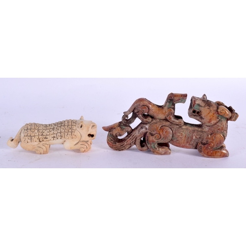 572 - A GOOD COLLECTION OF CHINESE ARCHAIC JADE CARVINGS Warring States and Later, including plaques, bang... 