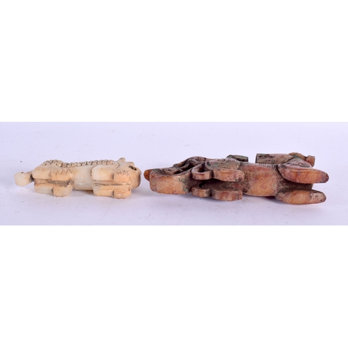 572 - A GOOD COLLECTION OF CHINESE ARCHAIC JADE CARVINGS Warring States and Later, including plaques, bang... 