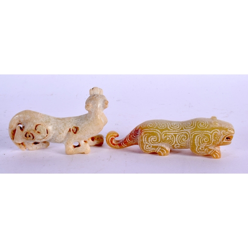 572 - A GOOD COLLECTION OF CHINESE ARCHAIC JADE CARVINGS Warring States and Later, including plaques, bang... 