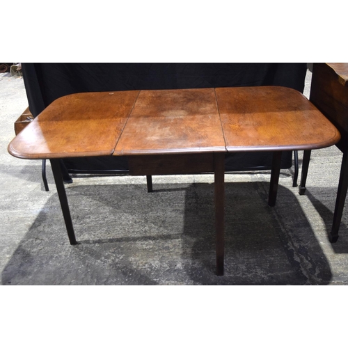 A large drop leaf mahogany dining table 71 x 148 x 102 cm