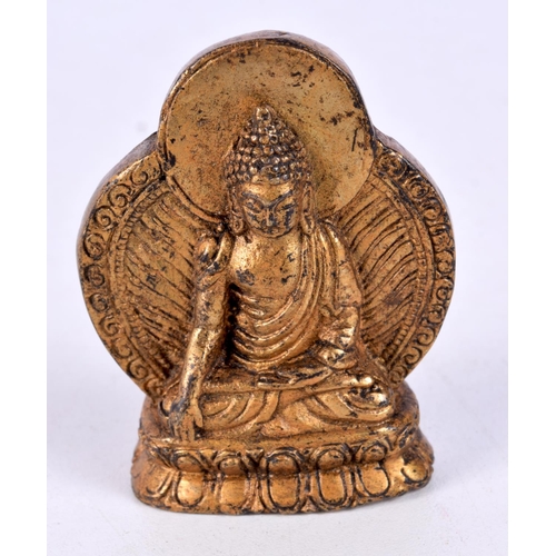 3681 - A Tibetan bronze Buddha 7 cm