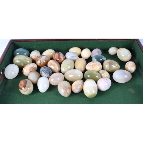 3747 - A collection of agate eggs (34).