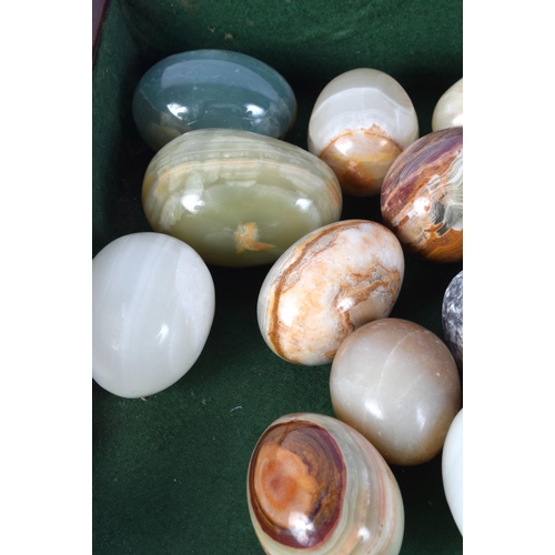 3747 - A collection of agate eggs (34).