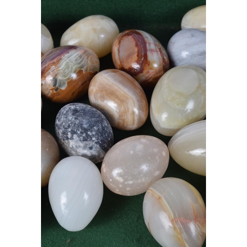 3747 - A collection of agate eggs (34).