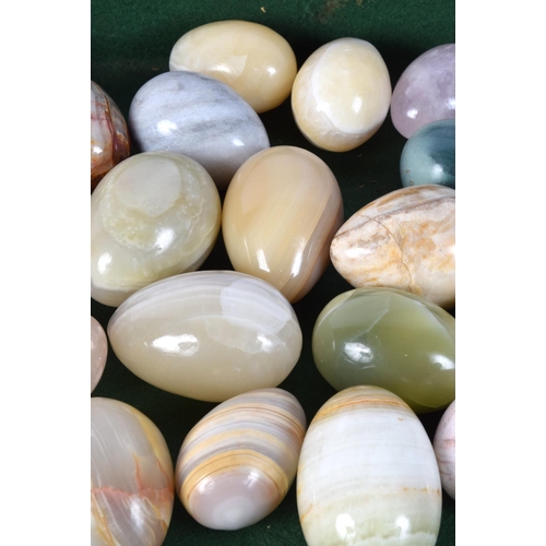 3747 - A collection of agate eggs (34).