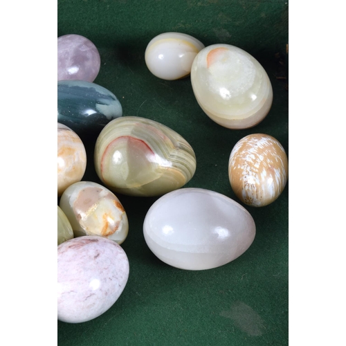 3747 - A collection of agate eggs (34).