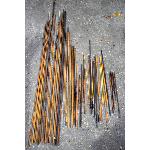 3779 - A quantity of Tribal spears and arrows longest 178 cm (Qty).