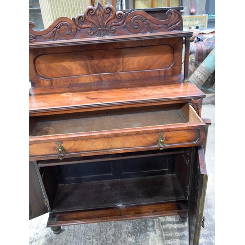 3781 - An early Victorian Rosewood Chiffonier 135 x93 x 38 cm.