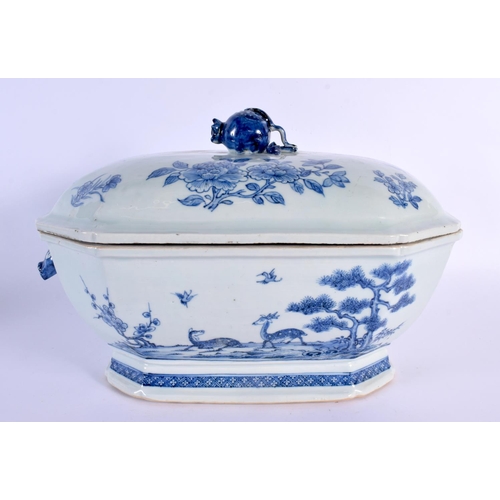 109 - A LARGE 18TH CENTURY CHINESE EXPORT BLUE AND WHITE TUREEN AND COVER Qianlong. 34 cm x 20 cm.