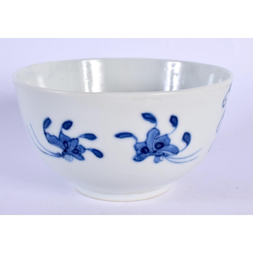 117 - A SMALL 19TH CENTURY CHINESE BLUE AND WHITE PORCELAIN BOWL bearing Kangxi marks to base. 9.5 cm diam... 