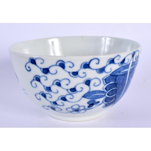 117 - A SMALL 19TH CENTURY CHINESE BLUE AND WHITE PORCELAIN BOWL bearing Kangxi marks to base. 9.5 cm diam... 