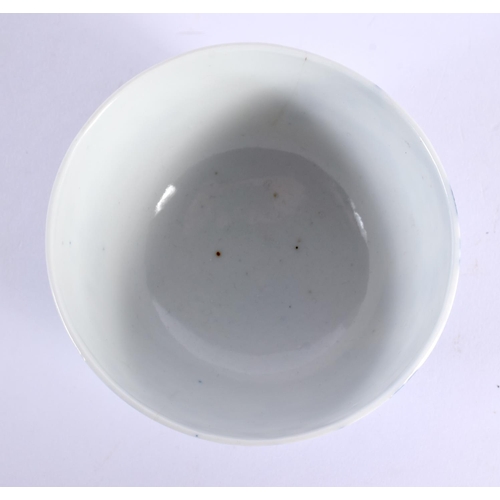 117 - A SMALL 19TH CENTURY CHINESE BLUE AND WHITE PORCELAIN BOWL bearing Kangxi marks to base. 9.5 cm diam... 